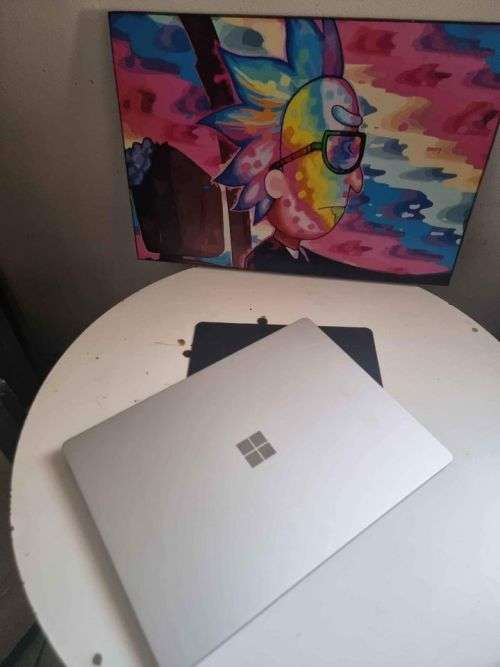 Microsoft Surface Laptop 2- 1769 (13,5`) Quad Core i5 /8 GB/256 GB nvme SSD/Windows 11 pro(UHD 620)