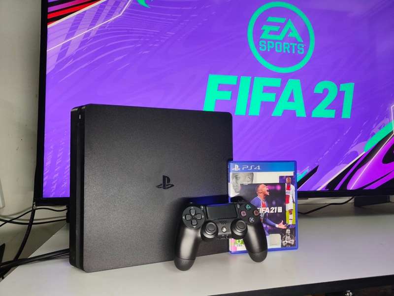 Ps4 slim console 500gb, hdr+ including fifa 21 1controller and cables -GREAT CONDITION!!!