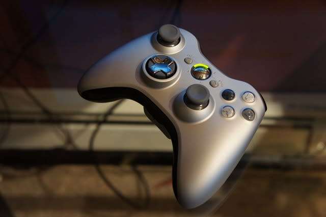 XBOX 360 WIRELESS CONTROLLER (SLIVER)- GREAT DEALS!!