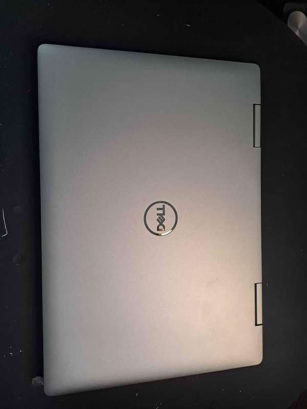 Dell Inspiron 5482 - 2-in-1 (14`) touchscreen i7-8TH GEN, 8GB RAM, 256GB NVMe SSD!! FREE BAG!!