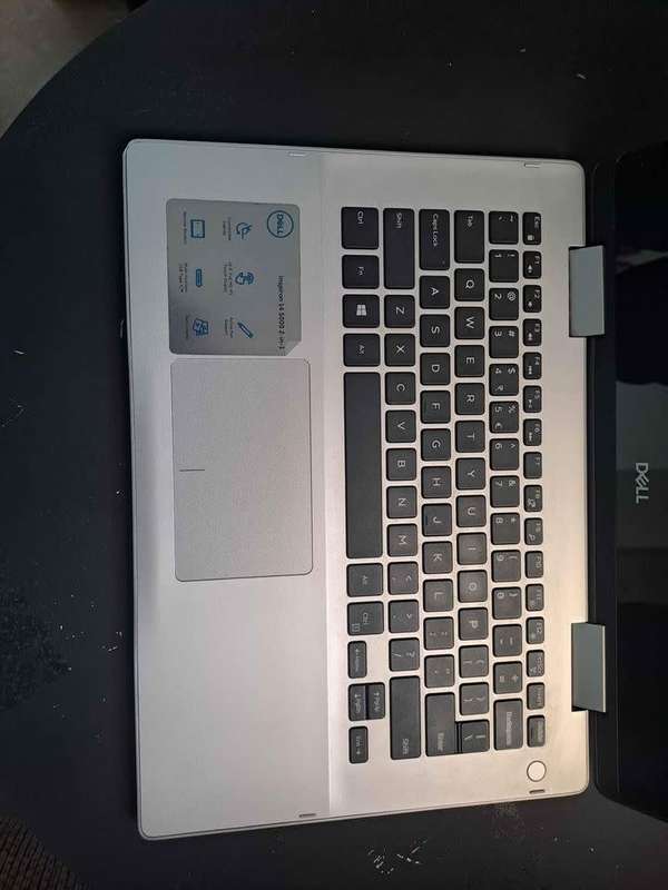 Dell Inspiron 5482 - 2-in-1 (14`) touchscreen i7-8TH GEN, 8GB RAM, 256GB NVMe SSD!! FREE BAG!!
