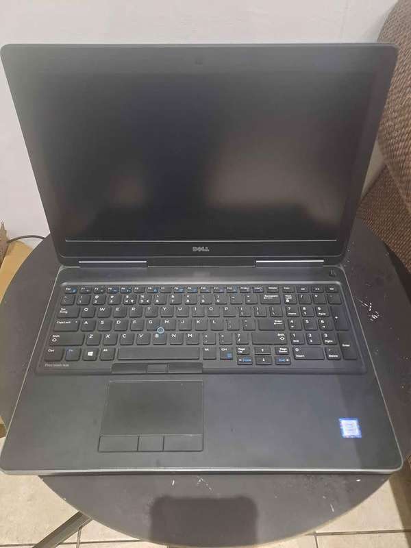 Dell Precision 7520 -(15.6`) INTEL CORE i7-7820HQ, 32GB DDR4 RAM, 512gb Nvme SSD+ Quadro M2200