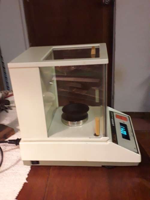 Shimadzu libror EB-300HC/E scale