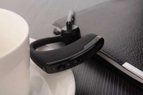 Bluetooth Earset. Brand New. ***R15 Bid Increments ... NO RESERVE***