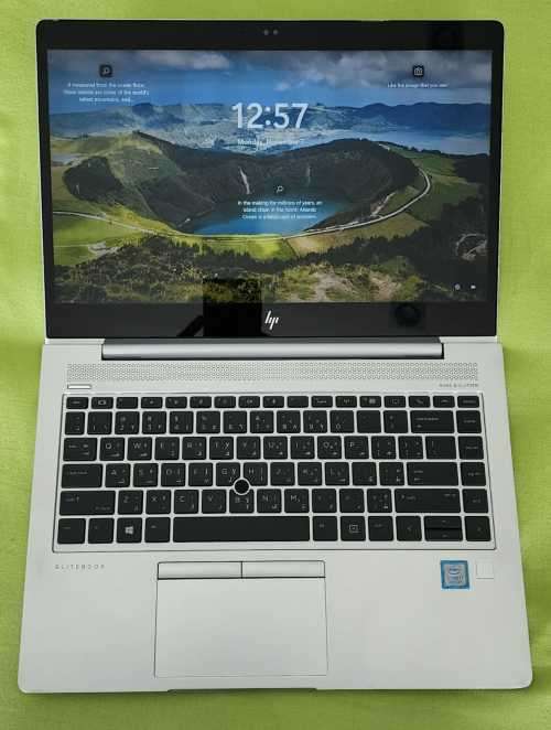 HP EliteBook 840 G5 - LIKE NEW ***See pics & description***
