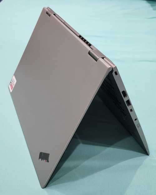 Lenovo Thinkpad X1 Yoga Silver/Titanium ***See pics & Description***