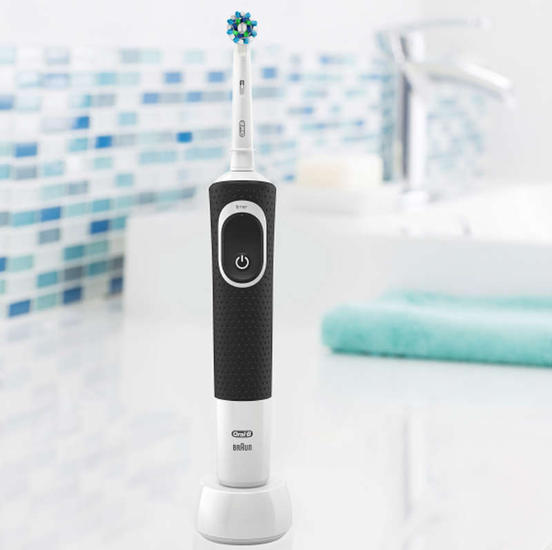 Oral-B Braun rechargeable Electric Toothbrush & Travel Case ***Display Stock*** Not available in SA!