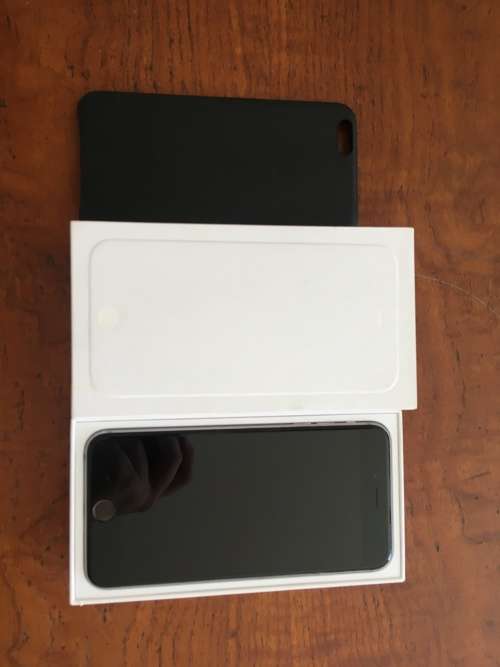 iPhone 6 PLUS - 64GB - Space Grey with box and Apple cover