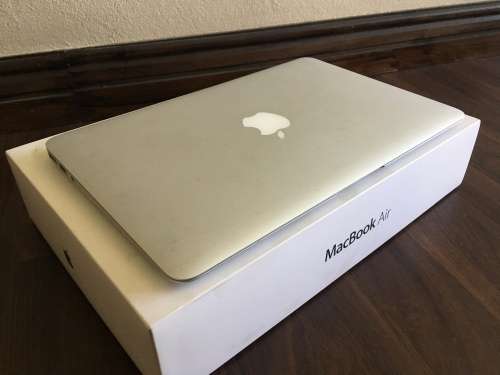 MacBook Air 11"  Mid 2012, MD223SO/A - Excellent condition hardly used with Box