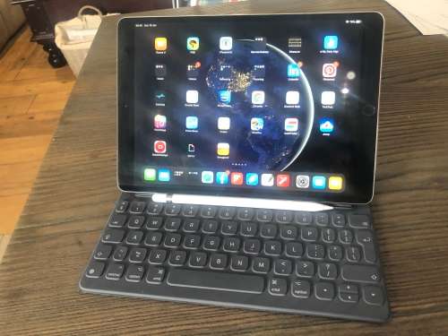 Apple iPad Pro 10.5" | 64GB | Wifi&Cell | With full Apple Accessorie Set
