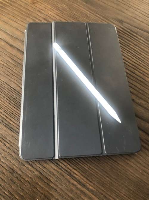 Apple iPad Pro 10.5" | 64GB | Wifi&Cell | With full Apple Accessorie Set