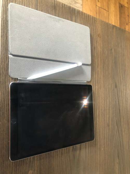 Apple iPad Pro 10.5" | 64GB | Wifi&Cell | With full Apple Accessorie Set