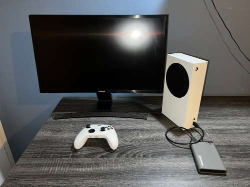 XBox Series S and Samsung Curved Monitor