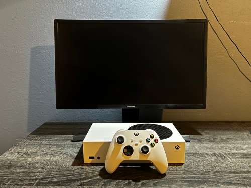 XBox Series S and Samsung Curved Monitor