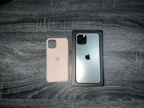 iPhone 11 Pro 64GB Spce Grey with Box and original Pink Apple Silicone cover