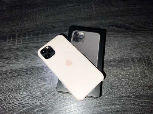 iPhone 11 Pro 64GB Spce Grey with Box and original Pink Apple Silicone cover