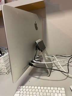 iMac 2017 4K 21.5`with 1TB HDD complete with apple keyboard and mouse.