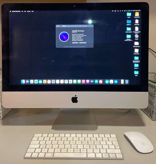 iMac 2017 4K 21.5`with 1TB HDD complete with apple keyboard and mouse.