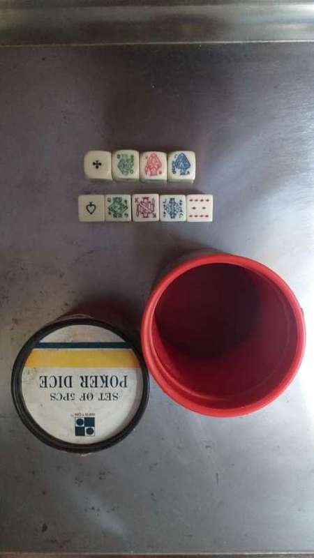 Vintage Beston Set of 5 Pieces Poker Dices.