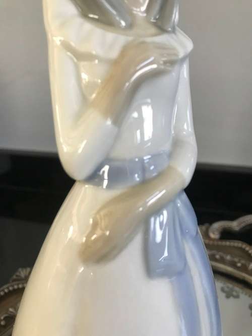EXTREMELY COLLECTABLE Vintage, Porcelanas Miquel Requena S.A. Figurine, `GIRL IN PENSIVE THOUGHT`