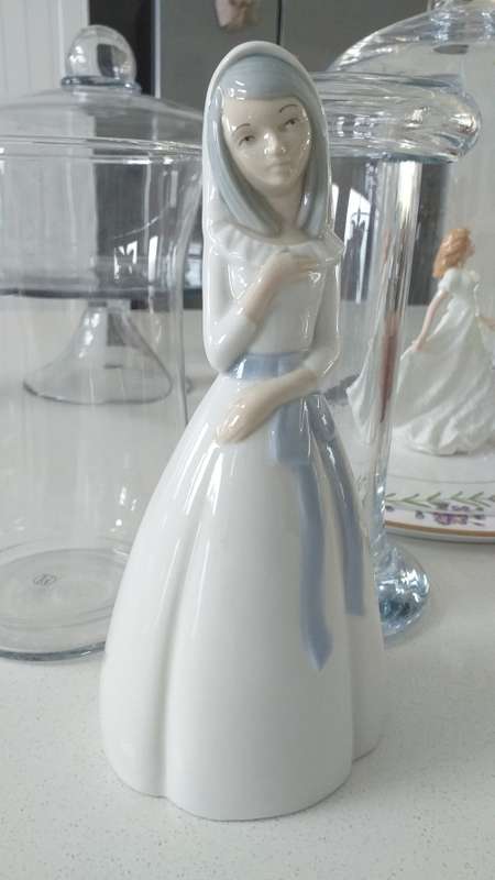 EXTREMELY COLLECTABLE Vintage, Porcelanas Miquel Requena S.A. Figurine, `GIRL IN PENSIVE THOUGHT`