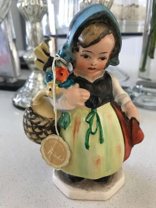 `VINTAGE` ORIGINAL (FRIEDEL BAVARIA MADE IN WESTERN GERMANY) FLOWER GIRL FIGURINE HAND PAINTED