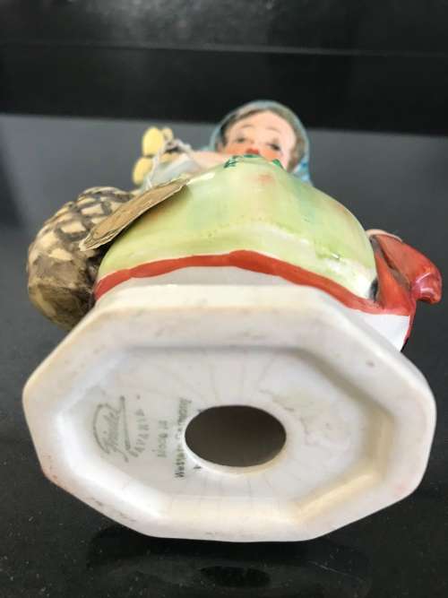 `VINTAGE` ORIGINAL (FRIEDEL BAVARIA MADE IN WESTERN GERMANY) FLOWER GIRL FIGURINE HAND PAINTED