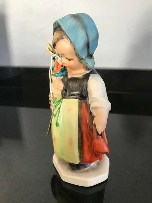 `VINTAGE` ORIGINAL (FRIEDEL BAVARIA MADE IN WESTERN GERMANY) FLOWER GIRL FIGURINE HAND PAINTED