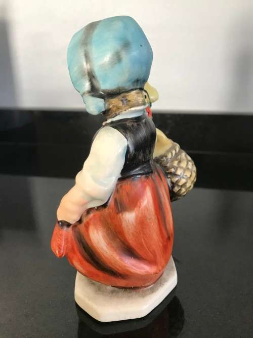 `VINTAGE` ORIGINAL (FRIEDEL BAVARIA MADE IN WESTERN GERMANY) FLOWER GIRL FIGURINE HAND PAINTED