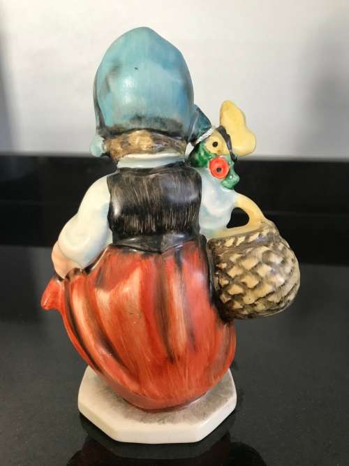 `VINTAGE` ORIGINAL (FRIEDEL BAVARIA MADE IN WESTERN GERMANY) FLOWER GIRL FIGURINE HAND PAINTED