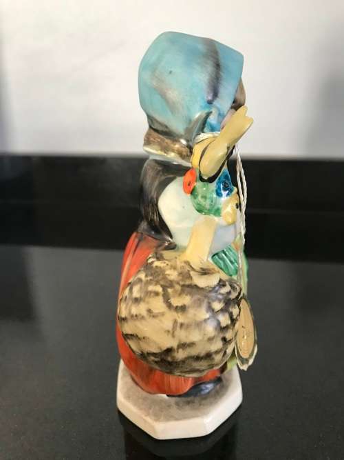 `VINTAGE` ORIGINAL (FRIEDEL BAVARIA MADE IN WESTERN GERMANY) FLOWER GIRL FIGURINE HAND PAINTED
