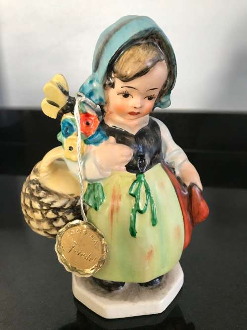 `VINTAGE` ORIGINAL (FRIEDEL BAVARIA MADE IN WESTERN GERMANY) FLOWER GIRL FIGURINE HAND PAINTED