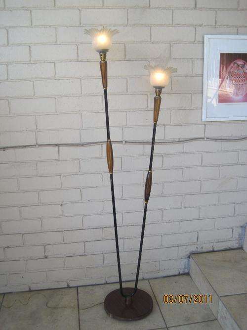 Retro Free Standing Lamp in excellent Condition and working