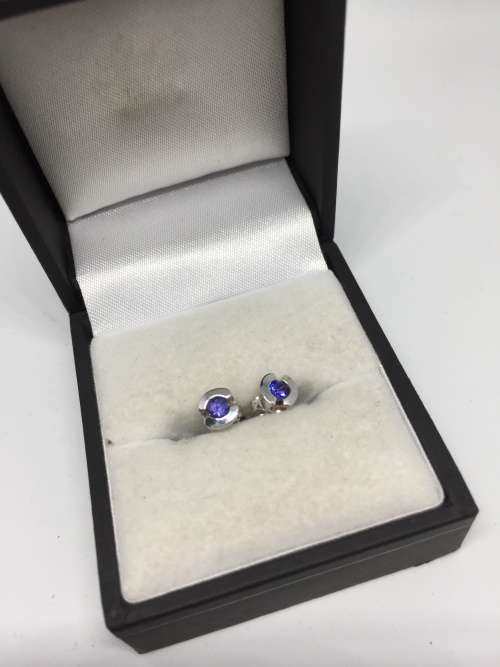 18ct White Gold Tanzanite Earrings