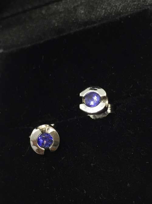 18ct White Gold Tanzanite Earrings