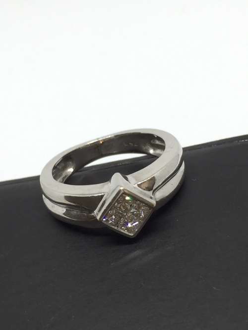 CERTIFIED 18CT White Gold Diamond Ring