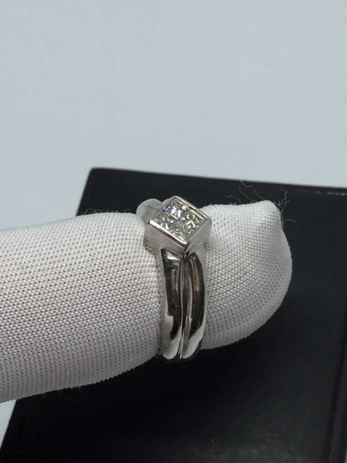 CERTIFIED 18CT White Gold Diamond Ring