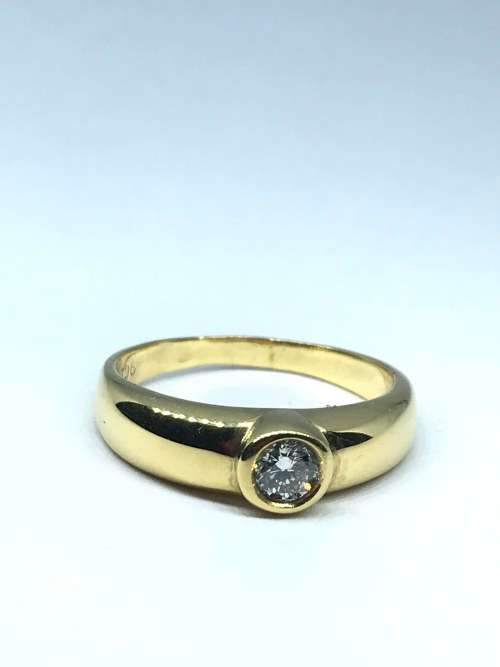 Stunning Yellow Gold Diamond Ring