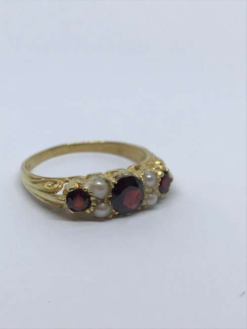 SUPERB Garnet & Pearl Ring