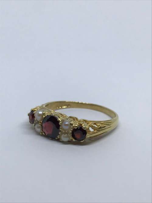 SUPERB Garnet & Pearl Ring