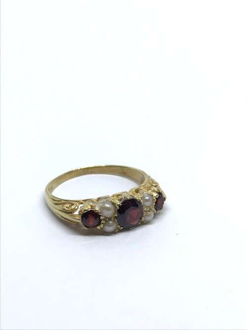 SUPERB Garnet & Pearl Ring
