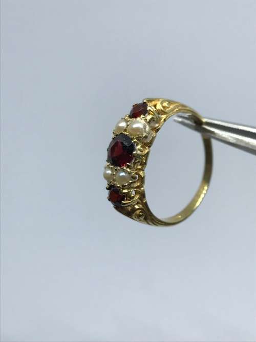 SUPERB Garnet & Pearl Ring