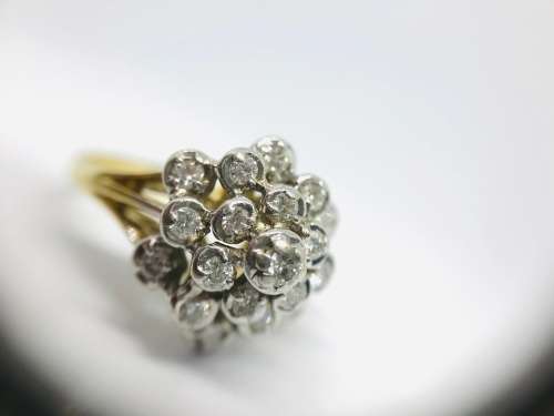 PHENOMENAL 18ct Diamond Cluster