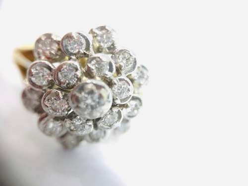 PHENOMENAL 18ct Diamond Cluster