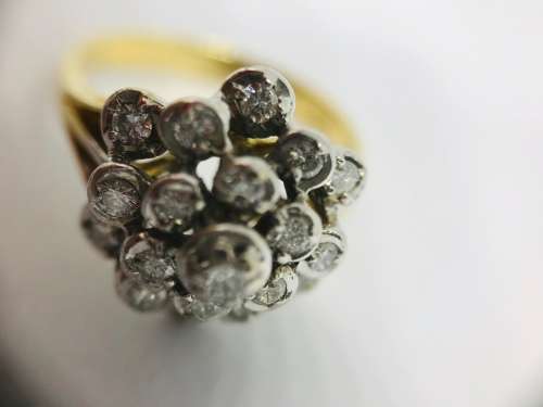 PHENOMENAL 18ct Diamond Cluster