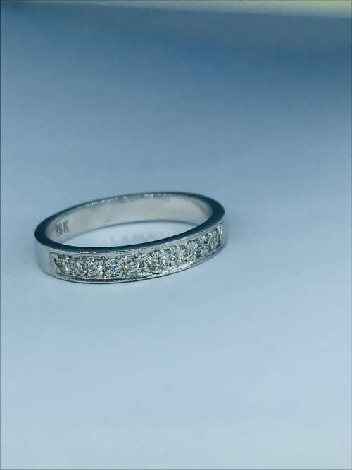 18CT W/Gold Eternity Ring