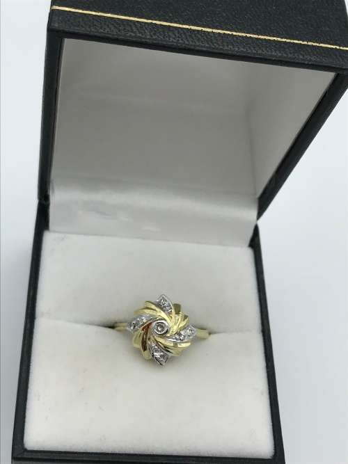 18CT Gold Lotus Cluster Ring