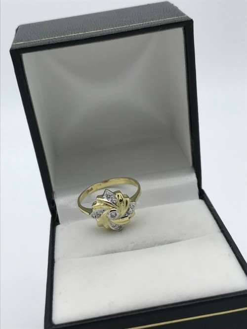 18CT Gold Lotus Cluster Ring