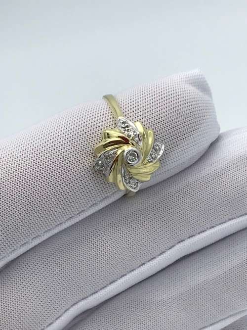 18CT Gold Lotus Cluster Ring