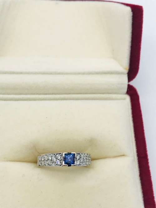 *18CT W/GOLD TANZANITE DIAMOND SOLITAIRE* (R40 000 RETAIL!)